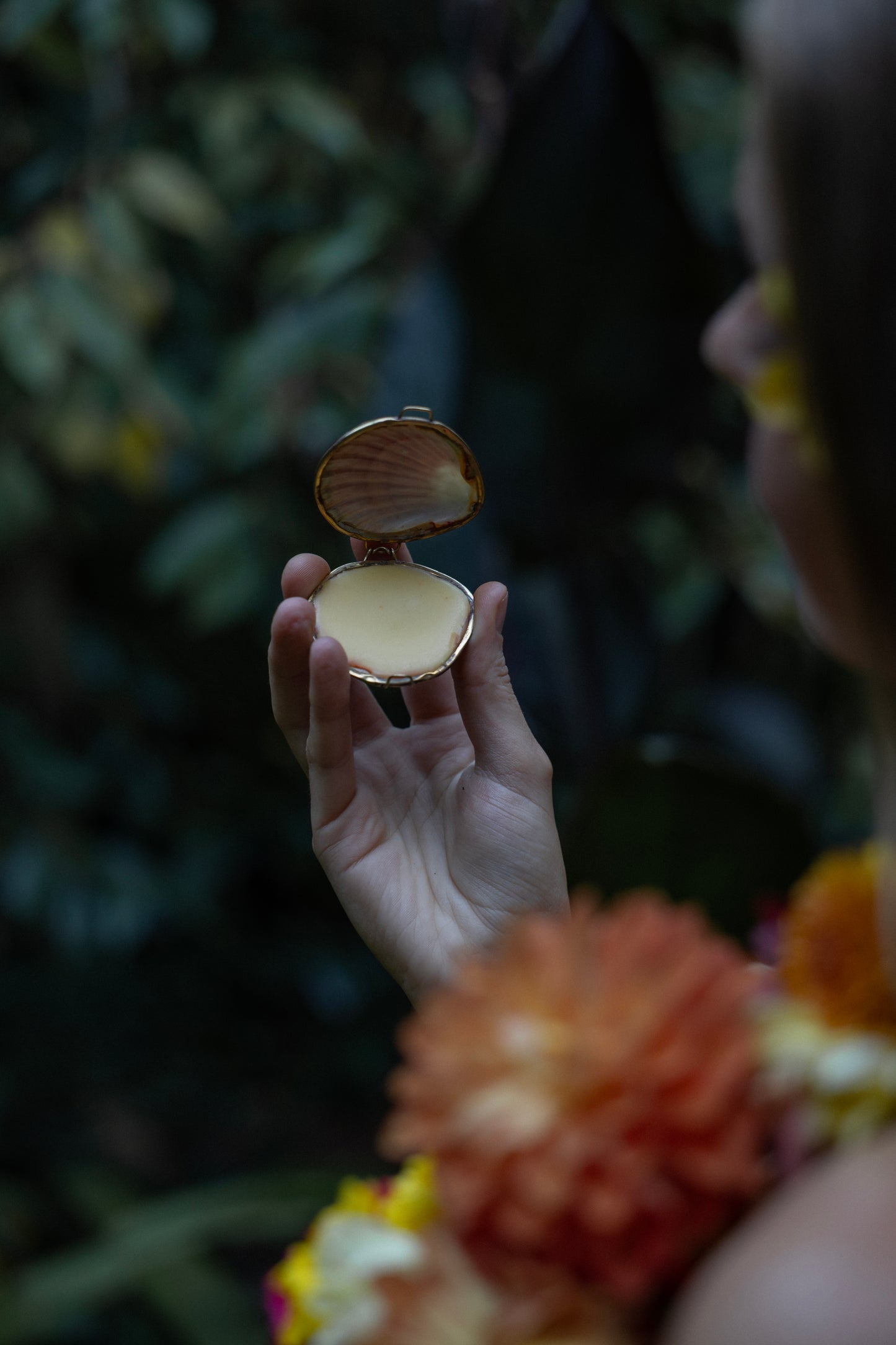 Natural Perfume Balm in Shell - Vanilla, Sandalwood & Rose