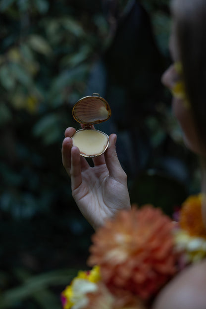 Natural Perfume Balm in Shell - Vanilla, Sandalwood & Rose
